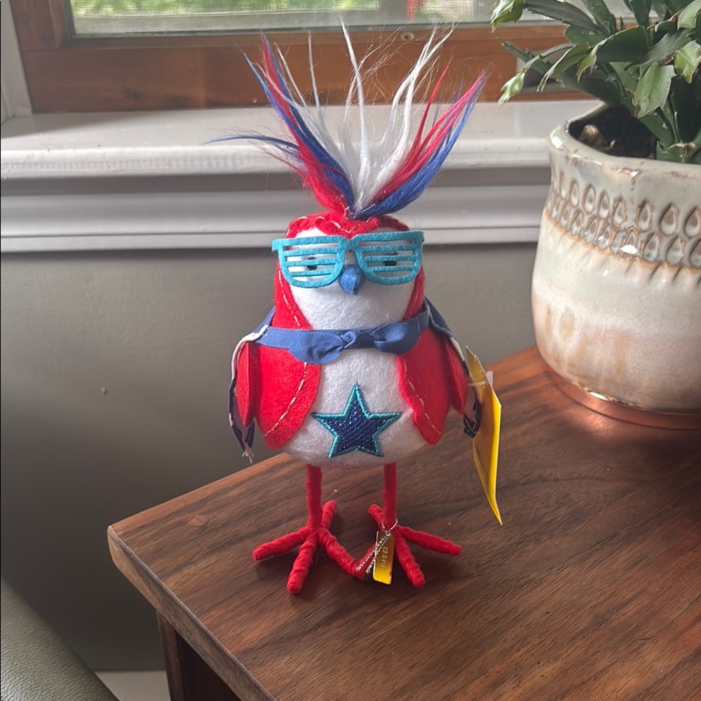 “Hero” Featherly Friends bird